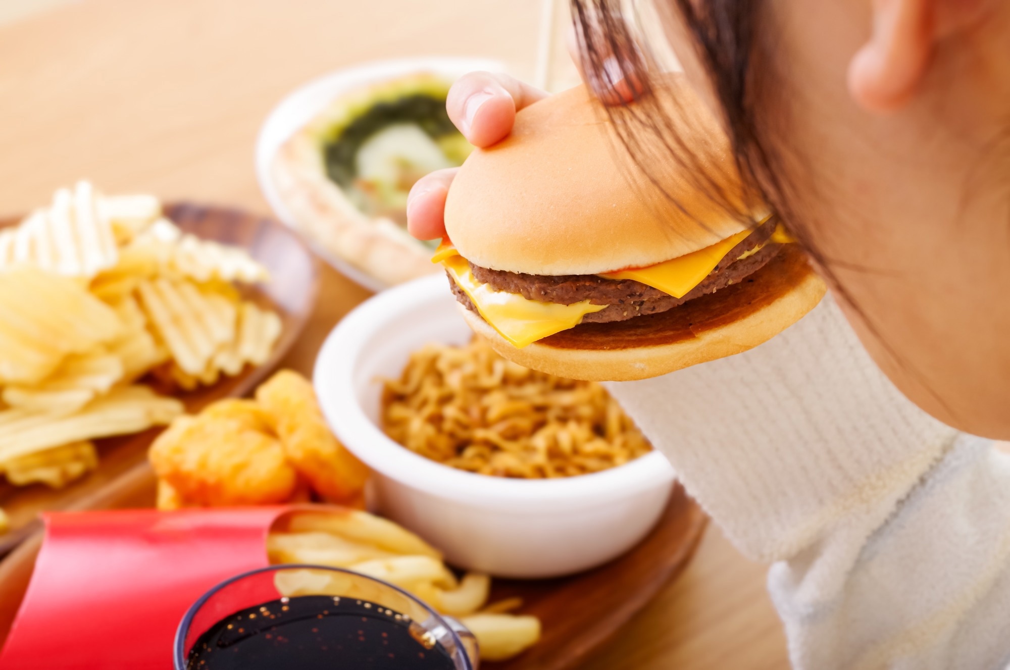 Study: The relationship between consumption of highly processed foods and health-related quality of life varies by lifestyle and socioeconomic status.  Image credit: beauty-box / Shutterstock.com